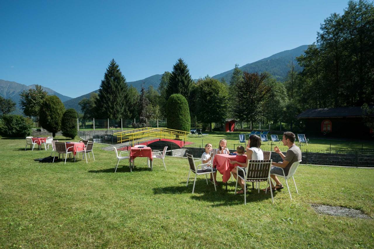 Hotel Rio con giardino a Caderzone 